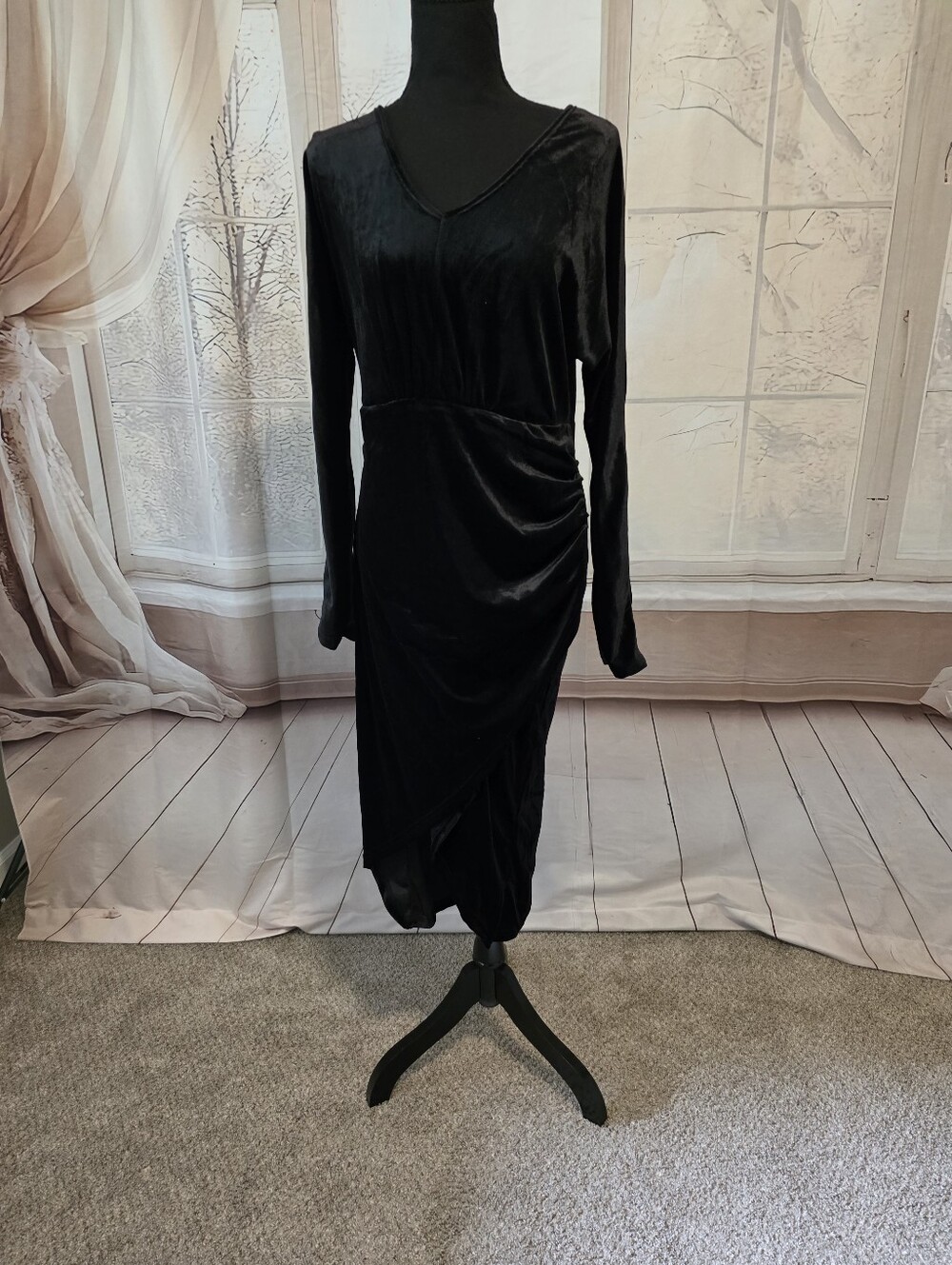 Kohl's Black Velvet Long Sleeve Ruched Midi Dress